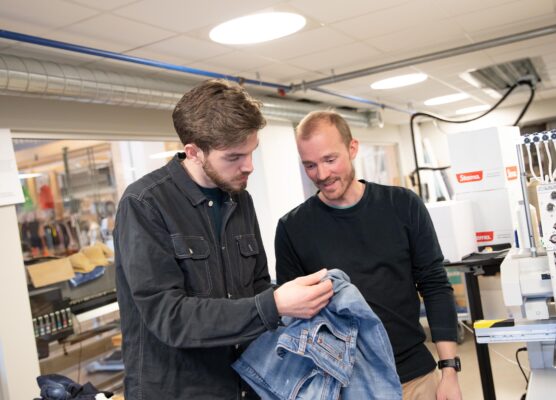 Jesper Karlsson och Erik Lindtorp från RecoMended vill etablera en ny lösning för snabba lagningar av kläder.